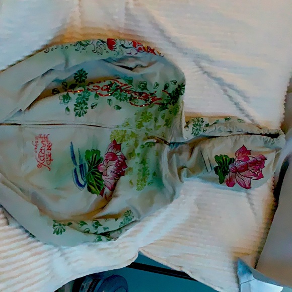 Jacket with flower art on it - Picture 2 of 2